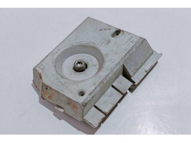 bontott AUDI 80 Jobb Hátsó Lámpa Foglalat