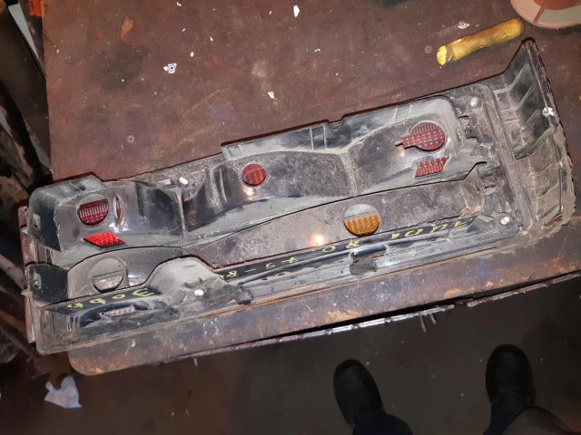 bontott AUDI 80 Jobb hátsó Lámpabúra