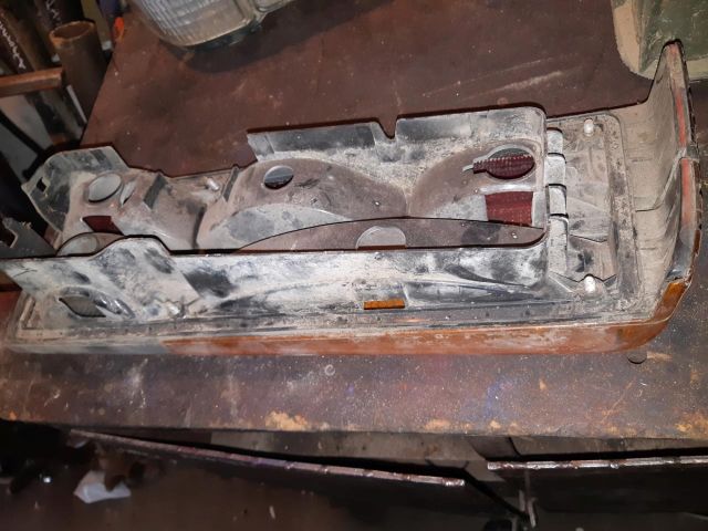 bontott AUDI 80 Jobb hátsó Lámpabúra