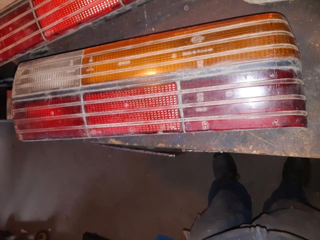 bontott AUDI 80 Jobb hátsó Lámpabúra