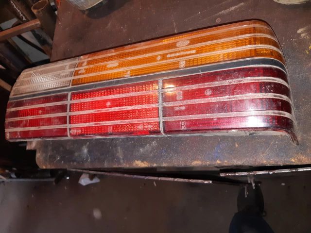 bontott AUDI 80 Jobb hátsó Lámpabúra