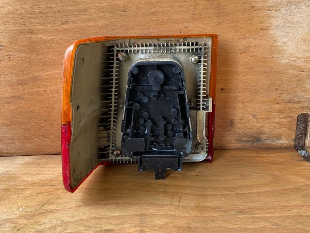 bontott AUDI 80 Jobb Külső Hátsó Lámpa