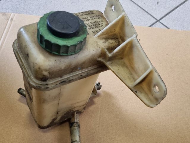 bontott AUDI 80 Szervóolaj Tartály