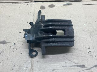 bontott AUDI A1 Jobb hátsó Féknyereg Munkahengerrel