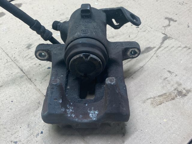 bontott AUDI A1 Jobb hátsó Féknyereg Munkahengerrel