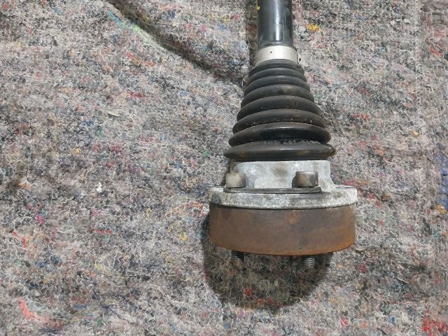 bontott AUDI A1 Bal Féltengely