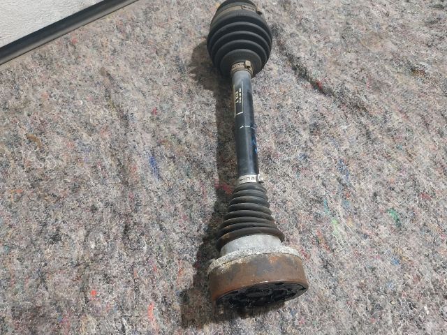 bontott AUDI A1 Bal Féltengely