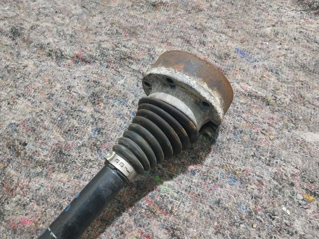 bontott AUDI A1 Bal Féltengely