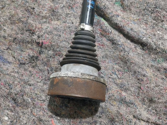 bontott AUDI A1 Bal Féltengely