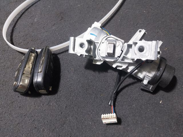 bontott AUDI A1 Gyújtáskapcsoló Házzal