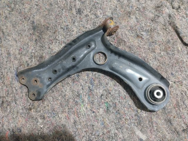 bontott AUDI A1 Jobb első Lengőkar