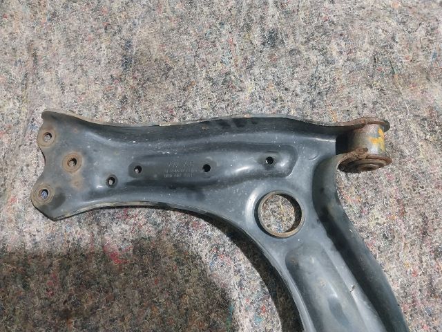 bontott AUDI A1 Jobb első Lengőkar