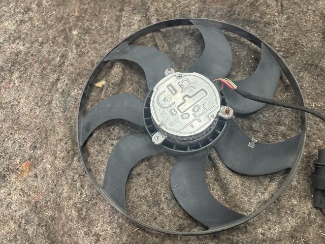 bontott AUDI A1 Klímahűtő Ventilátor