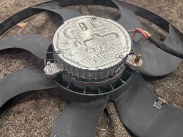 bontott AUDI A1 Klímahűtő Ventilátor