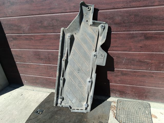 bontott AUDI A1 Alsó Padlólemez Burkolat