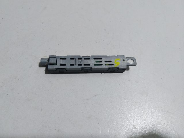 bontott AUDI A1 Antenna Erősítő