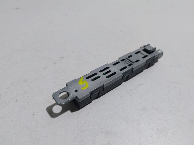 bontott AUDI A1 Antenna Erősítő