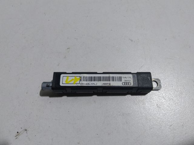 bontott AUDI A1 Antenna Erősítő