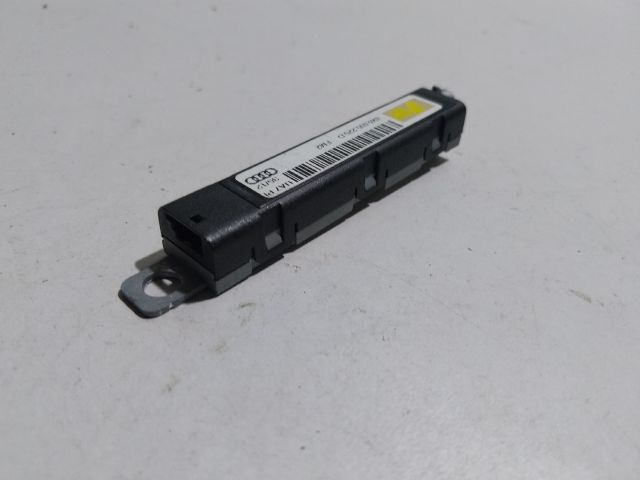 bontott AUDI A1 Antenna Erősítő