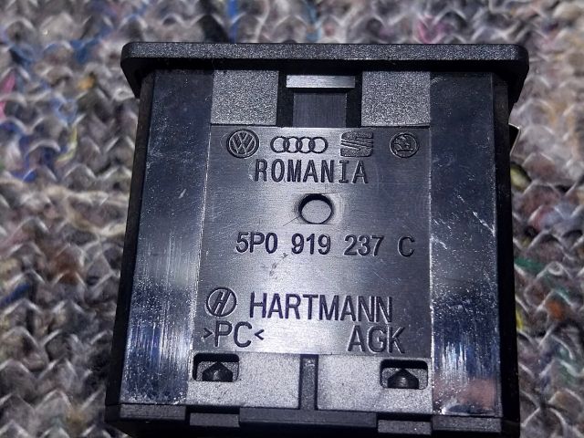 bontott AUDI A1 AUX Csatlakozó