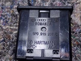 bontott AUDI A1 AUX Csatlakozó