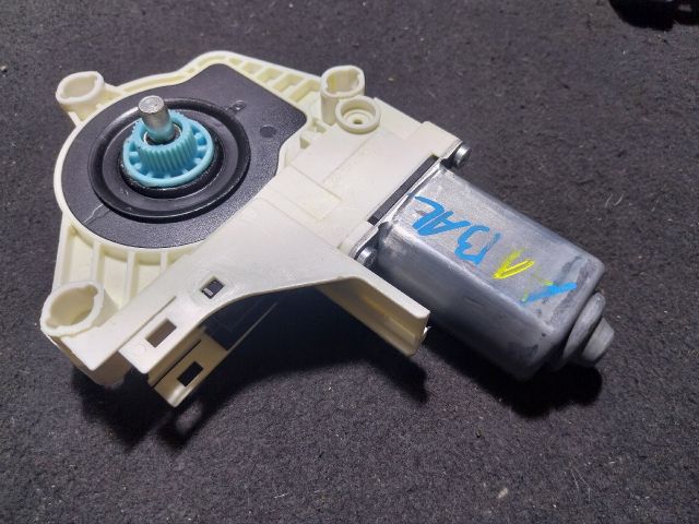 bontott AUDI A1 Bal első Ablakemelő Motor