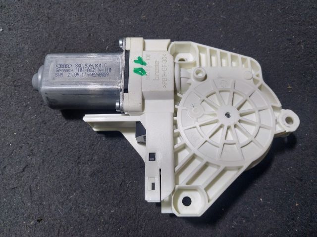 bontott AUDI A1 Bal első Ablakemelő Motor