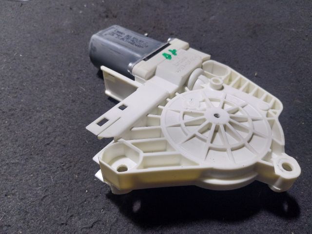 bontott AUDI A1 Bal első Ablakemelő Motor