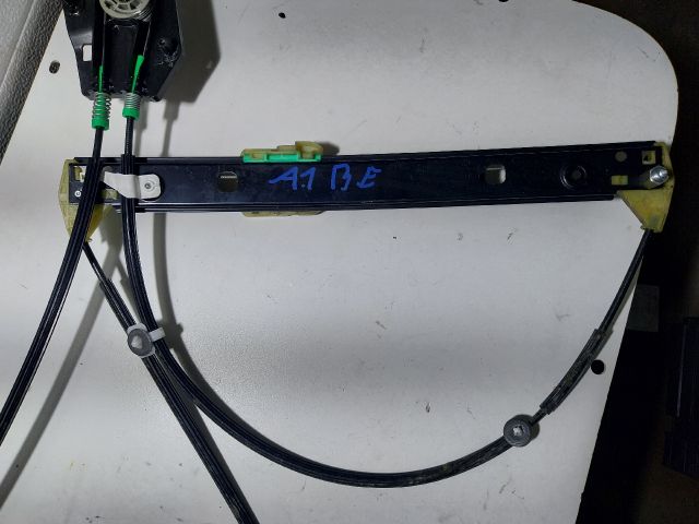 bontott AUDI A1 Bal első Ablakemelő Szerkezet (Elektromos)