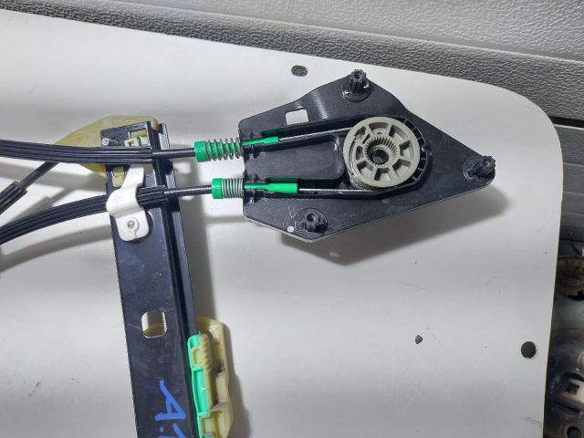 bontott AUDI A1 Bal első Ablakemelő Szerkezet (Elektromos)