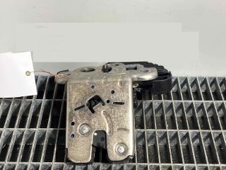 bontott AUDI A1 Csomagtérajtó Ütköző