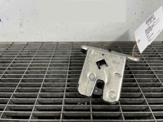 bontott AUDI A1 Csomagtérajtó Ütköző