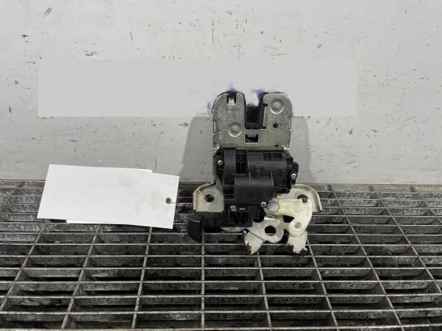 bontott AUDI A1 Csomagtérajtó Ütköző