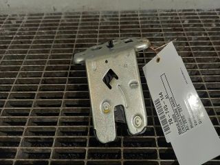 bontott AUDI A1 Csomagtérajtó Ütköző