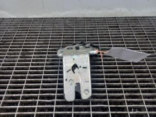 bontott AUDI A1 Csomagtérajtó Ütköző