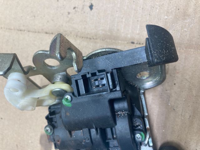 bontott AUDI A1 Csomagtérajtó Zárszerkezet