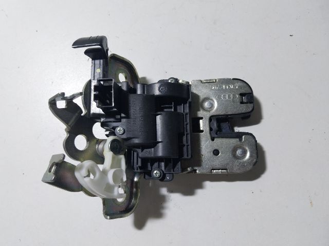 bontott AUDI A1 Csomagtérajtó Zárszerkezet