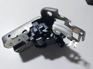 bontott AUDI A1 Csomagtérajtó Zárszerkezet