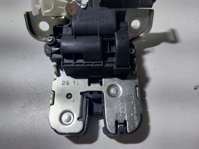 bontott AUDI A1 Csomagtérajtó Zárszerkezet