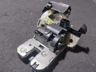 bontott AUDI A1 Csomagtérajtó Zárszerkezet