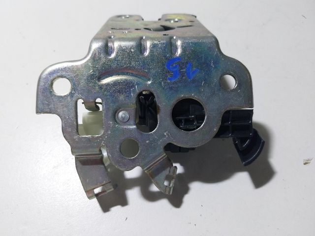 bontott AUDI A1 Csomagtérajtó Zárszerkezet