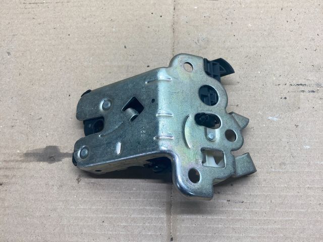 bontott AUDI A1 Csomagtérajtó Zárszerkezet