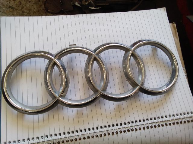 bontott AUDI A1 Első Embléma