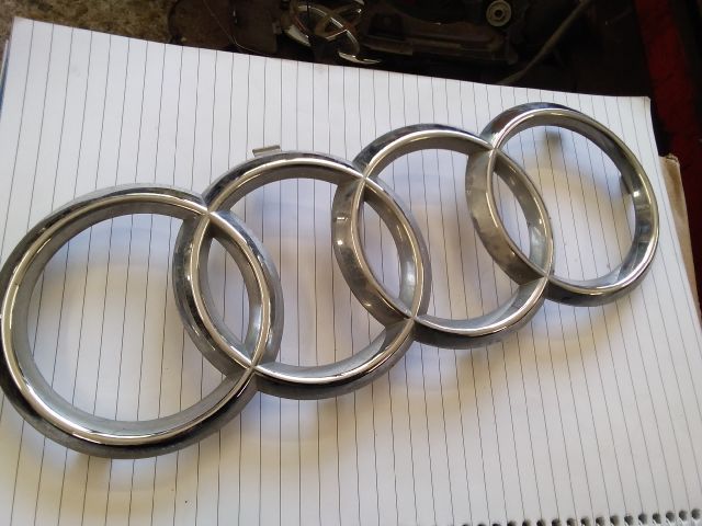 bontott AUDI A1 Első Embléma