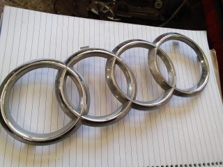 bontott AUDI A1 Első Embléma