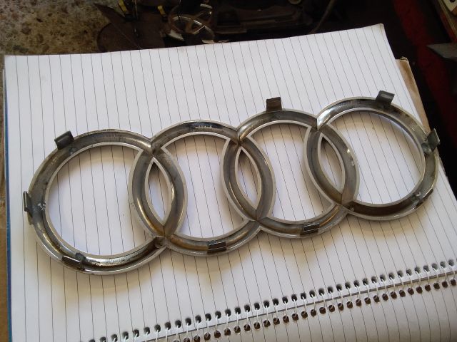 bontott AUDI A1 Első Embléma