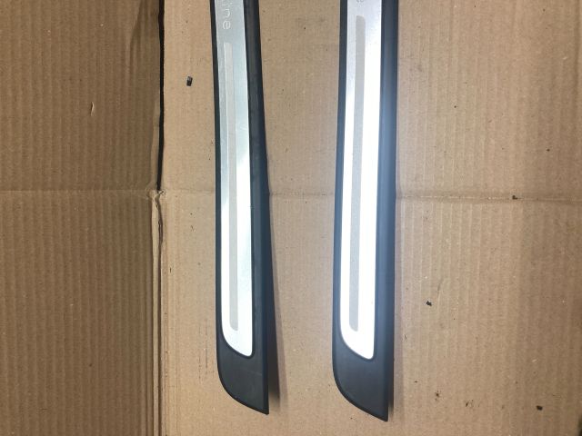 bontott AUDI A1 Első Küszöb Díszléc