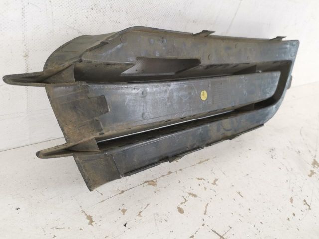 bontott AUDI A1 Első Lökhárító Bal Díszrács