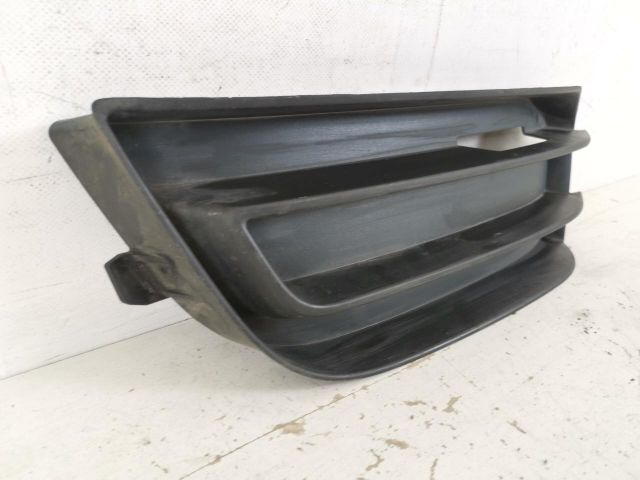 bontott AUDI A1 Első Lökhárító Bal Díszrács