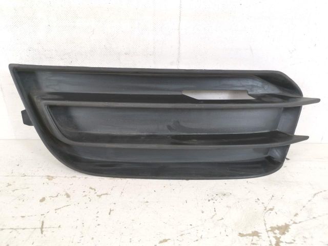 bontott AUDI A1 Első Lökhárító Bal Díszrács